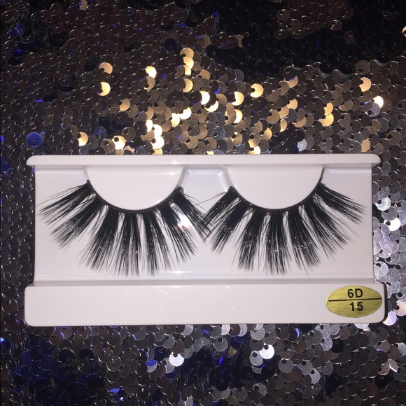 Lashes - Picture 5 of 10